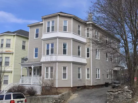 62 Harrison St, Worcester, MA 01604