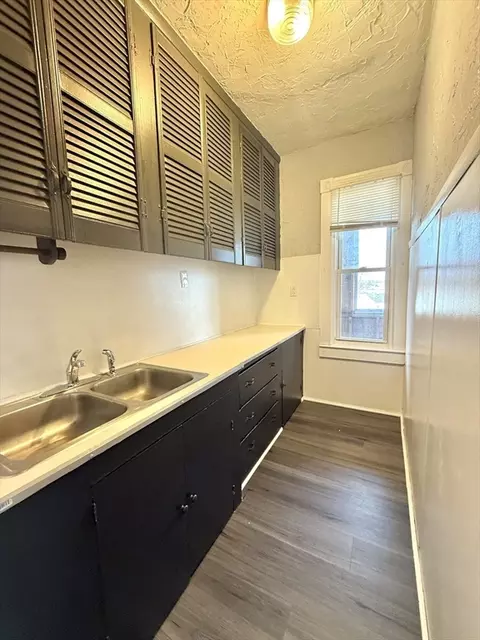 62 Harrison St, Worcester, MA 01604 photo 6