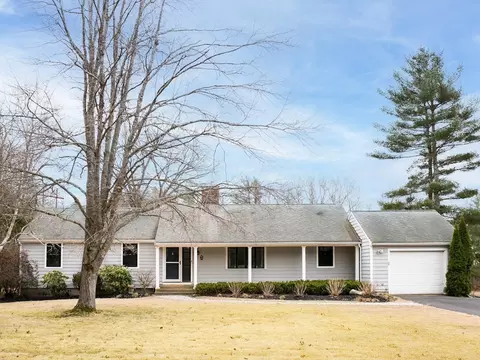 103 Delorenzo Dr, Duxbury, MA 02332