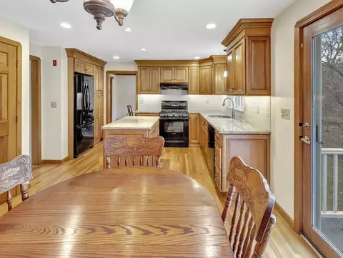 Kitchen - 19 Jacob Dr, Mansfield, MA 02048 photo 4 of 4