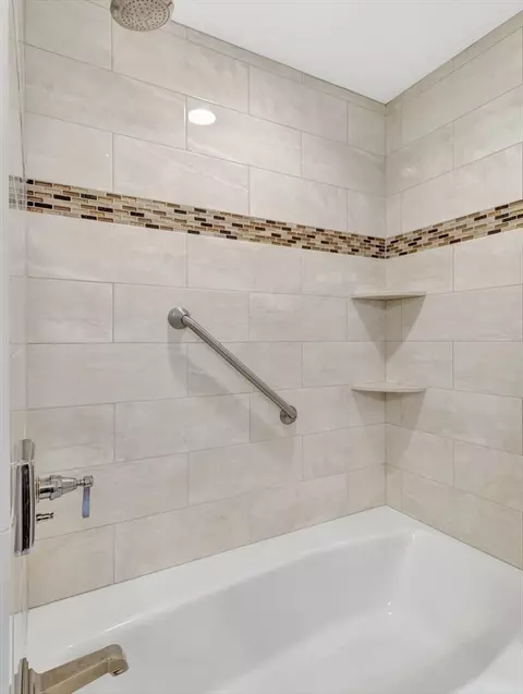 Bath - 19 Jacob Dr, Mansfield, MA 02048 photo 3 of 5