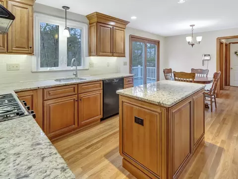 Kitchen - 19 Jacob Dr, Mansfield, MA 02048 photo 2 of 4