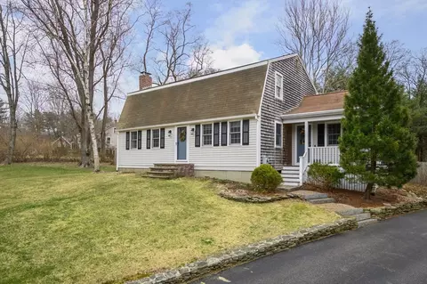 31 Indian Trl, Hanson, MA 02341