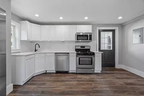 51 School St #2, Upton, MA 01568