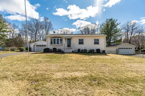 93 Overlook Dr, Northampton, MA 01062