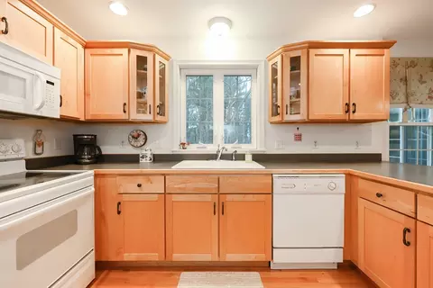 70 Macarthur Rd, Northbridge, MA 01534 photo 5