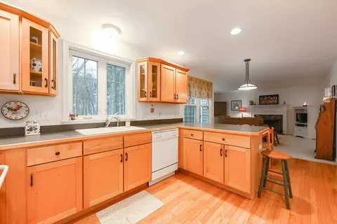 70 Macarthur Rd, Northbridge, MA 01534 photo 6