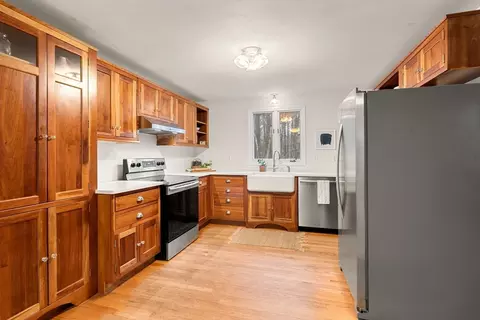 Kitchen - 192 Warren Rd, Townsend, MA 01469 photo 1 of 3
