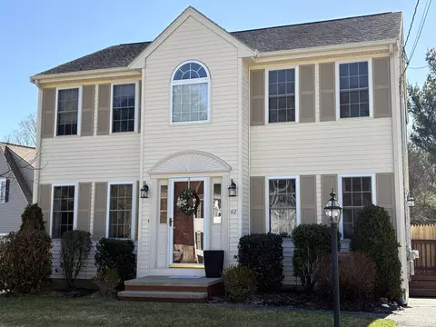 42 Deertrack Dr, Taunton, MA 02780