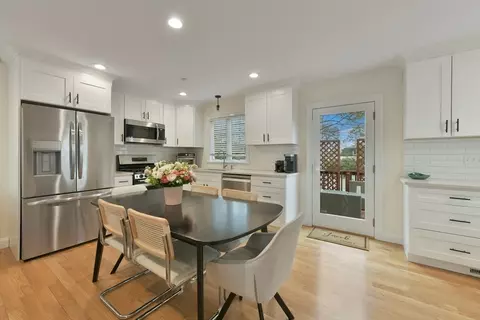 15 Bacon St #5, Waltham, MA 02451