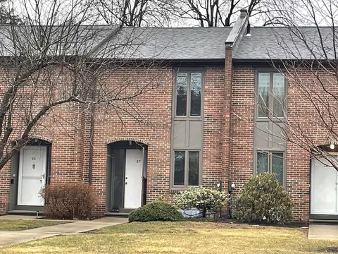 27 Webster Ct #27, Amherst, MA 01002