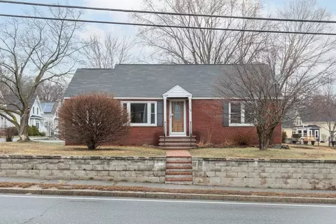 174 Pleasant St, Dracut, MA 01826