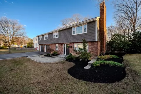 Exterior - 12 Fieldstone Dr, Stoneham, MA 02180 photo 2 of 7