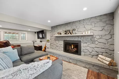 Living - 12 Fieldstone Dr, Stoneham, MA 02180 photo 2 of 4