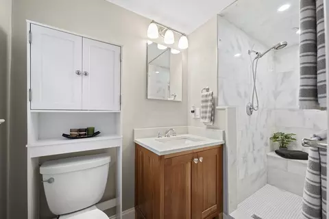Bath - 12 Fieldstone Dr, Stoneham, MA 02180 photo 2 of 5