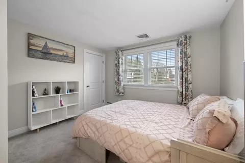Bedroom - 12 Fieldstone Dr, Stoneham, MA 02180 photo 5 of 5