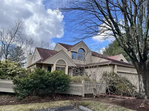 7 Wainwright Rd #8, Winchester, MA 01890