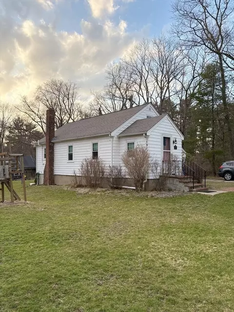 408 W Washington St, Hanson, MA 02341