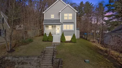 61 Waverly Rd, Woburn, MA 01801