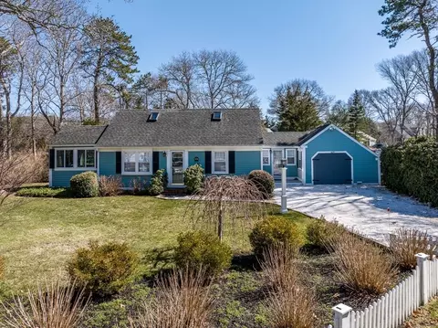 429 Pine St, Centerville, MA 02632