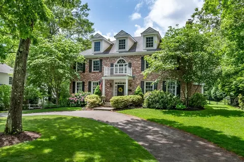 202 Bristol Rd, Wellesley, MA 02482
