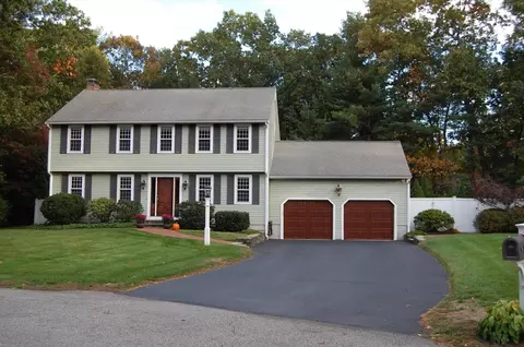 11 Bayberry Ln, Andover, MA 01810