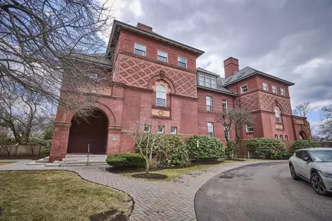 72 Lincoln St #10, Newton, MA 02461