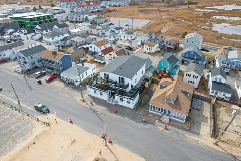 29 Central Ave, Salisbury, MA 01952