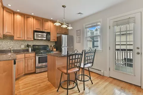 140-142 W 7th St #3, Boston, MA 02127