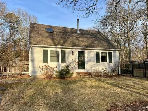 50 Lauries Ln, Barnstable, MA 02648