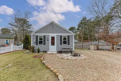 Exterior - 656 Main St, Dennis, MA 02660 photo 2 of 9