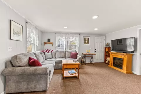 Living - 656 Main St, Dennis, MA 02660 photo 2 of 3