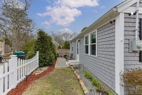 Exterior - 656 Main St, Dennis, MA 02660 photo 8 of 9