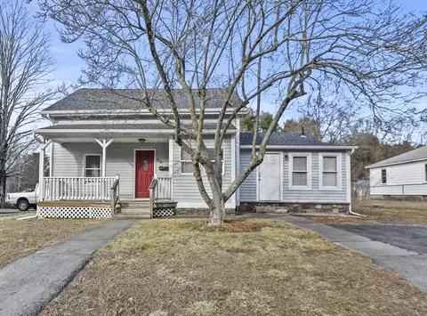 64 Charlton St, Oxford, MA 01540