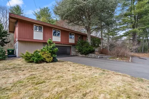 94 School St, Wayland, MA 01778