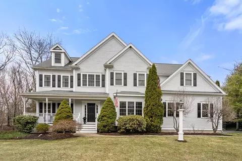 12 Donnelly Dr, Medfield, MA 02052