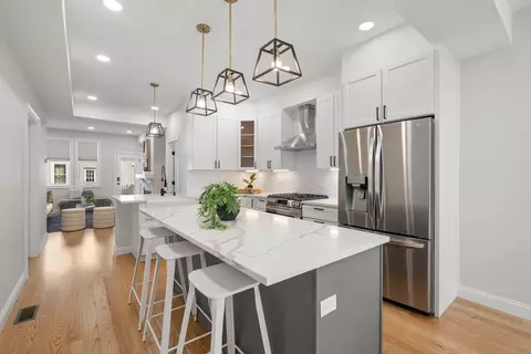 138 W 8th St, Boston, MA 02127