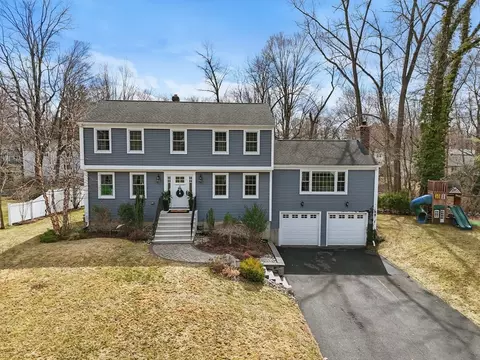 95 Greenmeadow Dr, Longmeadow, MA 01106