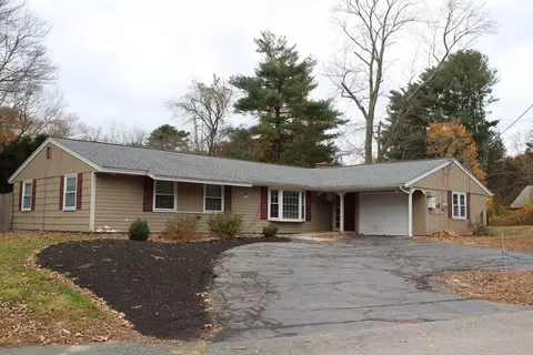 3 Monique Dr, Bellingham, MA 02019