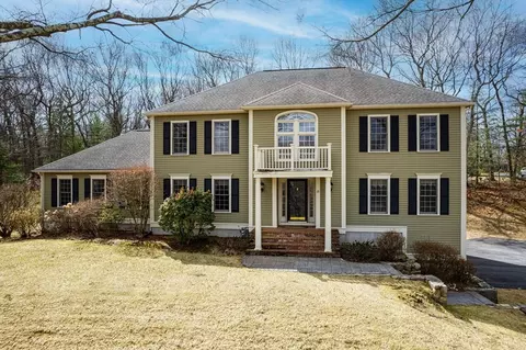 21 Hidden Brick Rd, Hopkinton, MA 01748