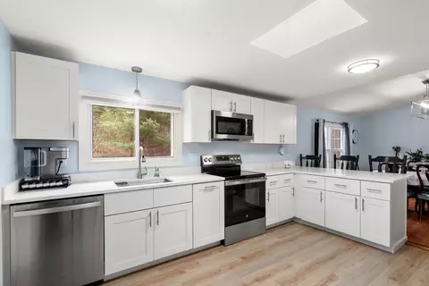 36 Presidents Way, Carver, MA 02330