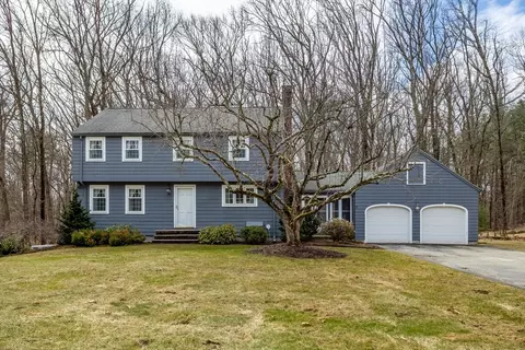 11 Gelding Rd, Chelmsford, MA 01824