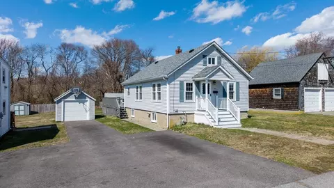 91 Perkins St, Somerset, MA 02725