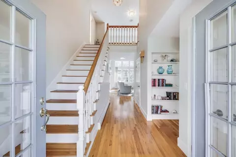 19 Longshank Cir, Falmouth, MA 02536
