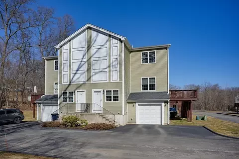 2 Knotts St #2, Hudson, MA 01749