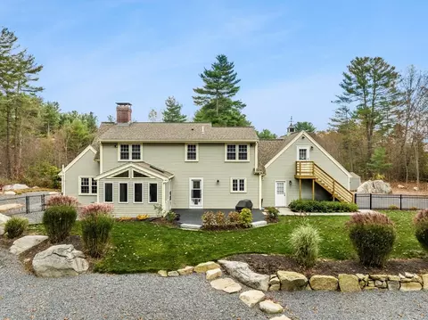 Exterior - 16 Forest Park Dr, Mendon, MA 01756 photo 4 of 7