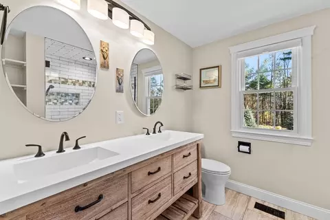 Bath - 16 Forest Park Dr, Mendon, MA 01756 photo 3 of 5