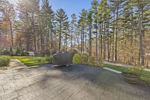 Exterior - 16 Forest Park Dr, Mendon, MA 01756 photo 6 of 7