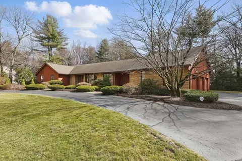 29 Williamsburg Dr, Longmeadow, MA 01106