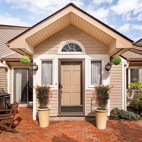 71 Algonquin Rd #71, Chestnut Hill, MA 02467